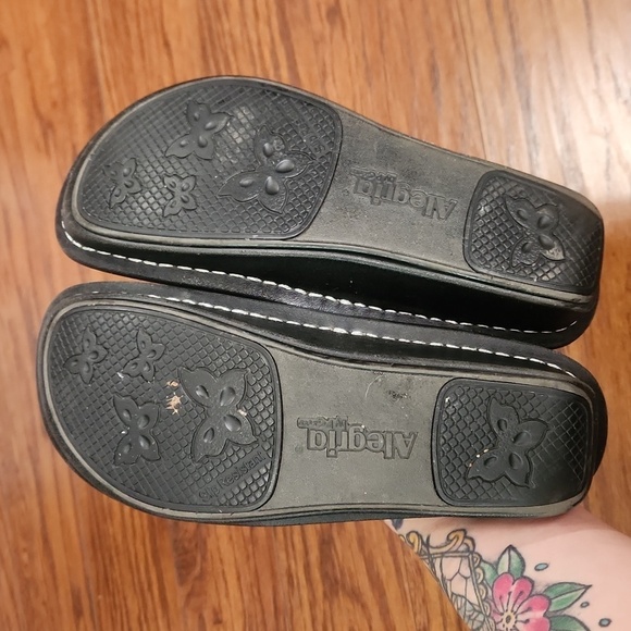 Alegria Womens Irridesent Slip on Debs Clogs - Picture 3 of 6